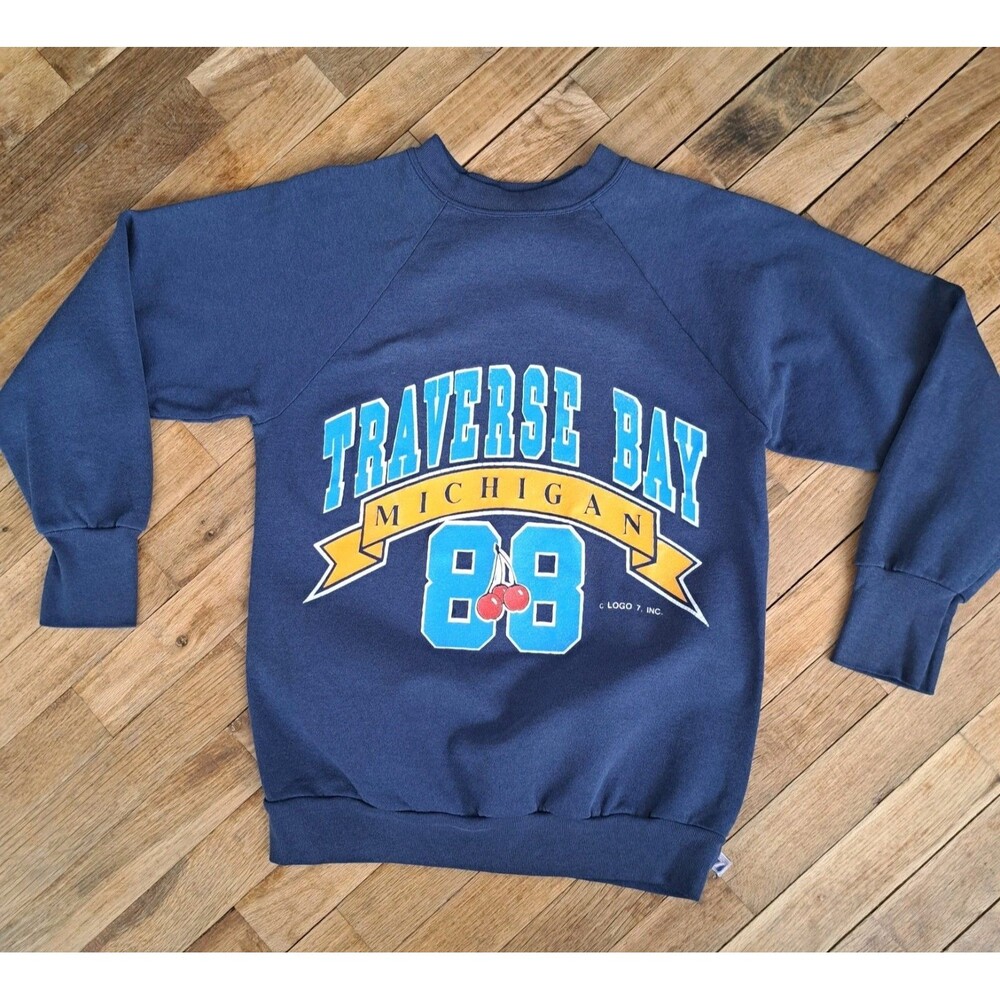 Vintage Traverse City Bay Michigan Cherry Blue 88 Crewneck Youth Kids Medium